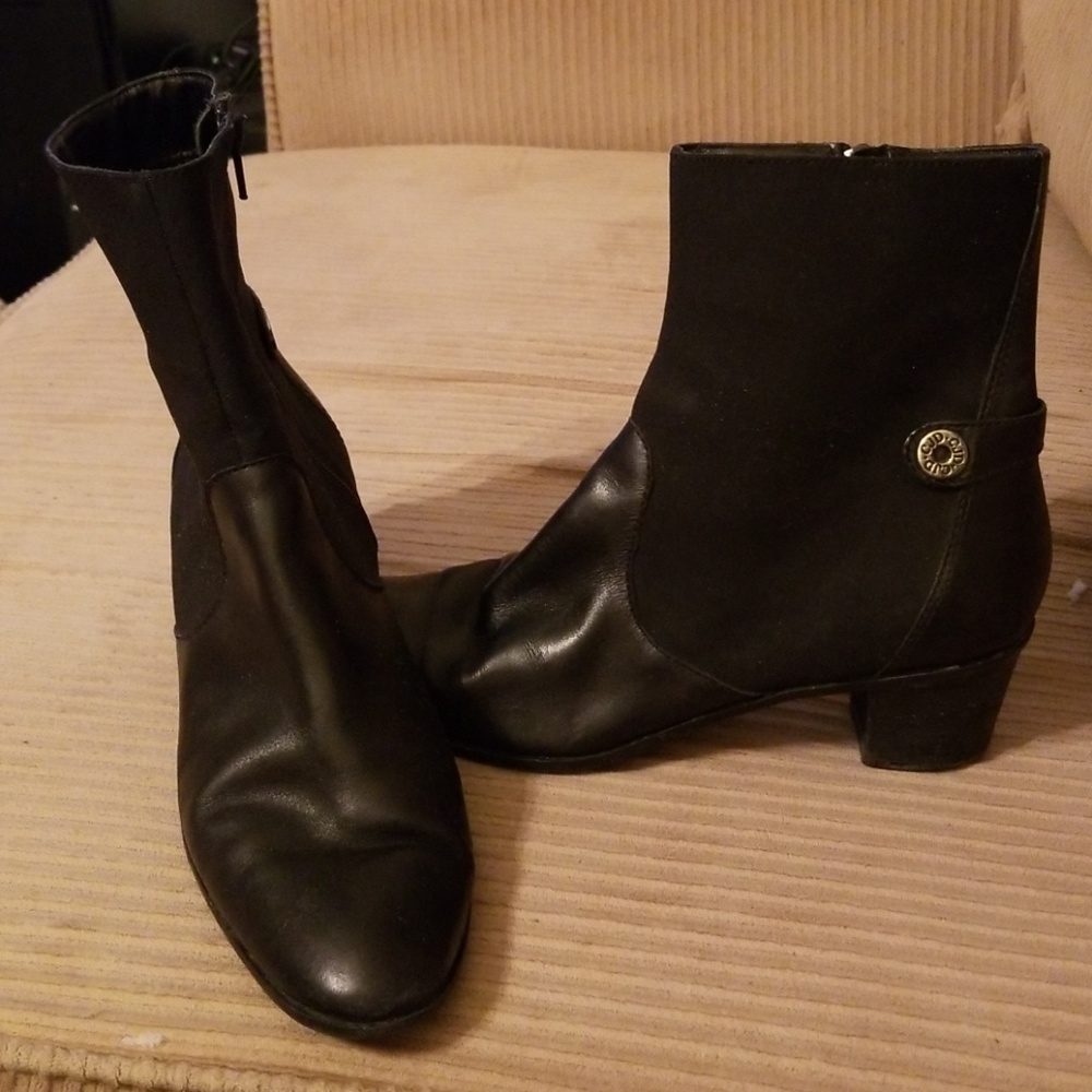 Black leather (?)and fabric boots (8.5)